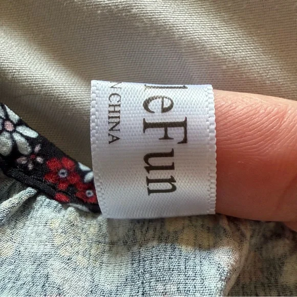 Simplefun Women’s Boho Black Floral Flutter Sleeve, Tie Front Top Size Med EUC - Picture 8 of 12